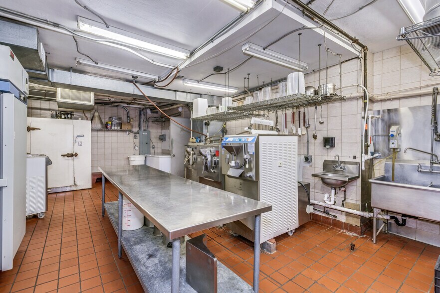 More Photos Of 3401-3405 S Lyndale Ave, Minneapolis Storefront Retail Residential For Sale