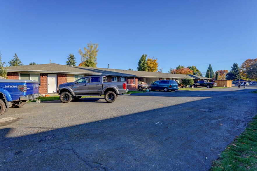 More Photos Of 1049 SE Walnut St, Hillsboro Apartments For Sale