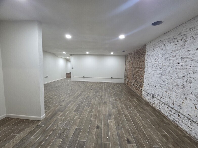 More Photos Of 406 N State Line Ave, Texarkana Storefront Retail Residential For Lease
