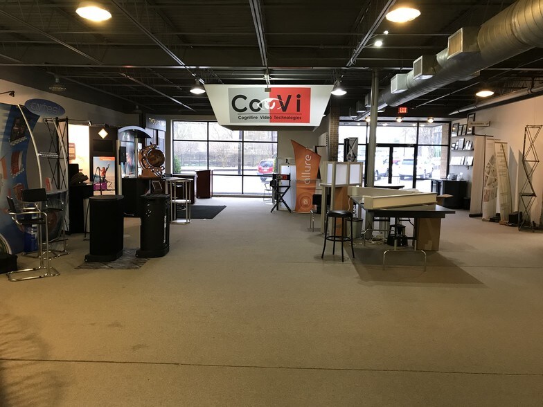 More Photos Of 1045 Reinli St, Austin Manufacturing For Lease