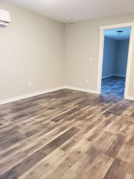 More Photos Of 612 NE Santiam Blvd, Mill City Multifamily For Sale