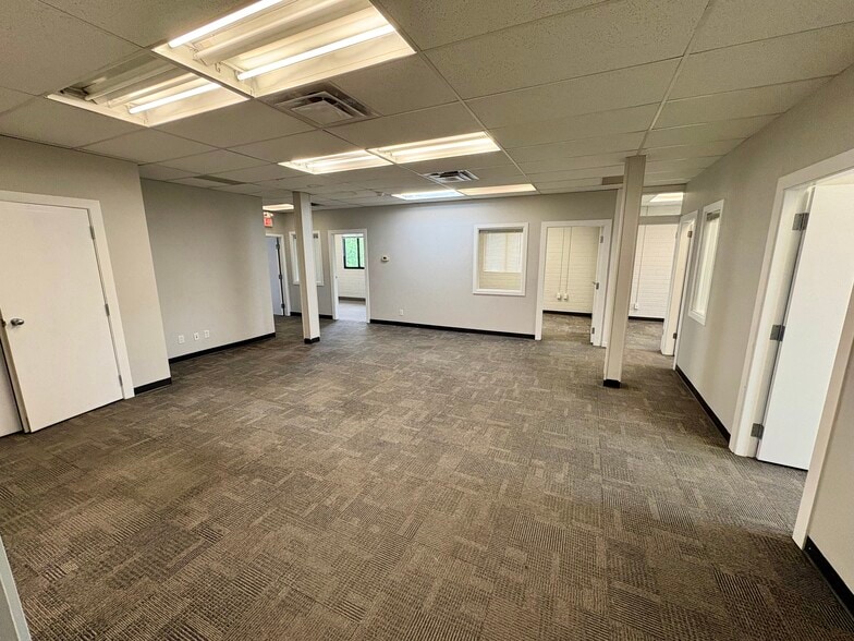 More Photos Of 204-218 Blue Mountain St, Coquitlam Office For Lease