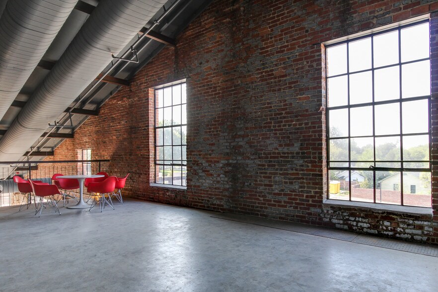 More Photos Of 500 E Davie St, Raleigh Restaurant For Lease