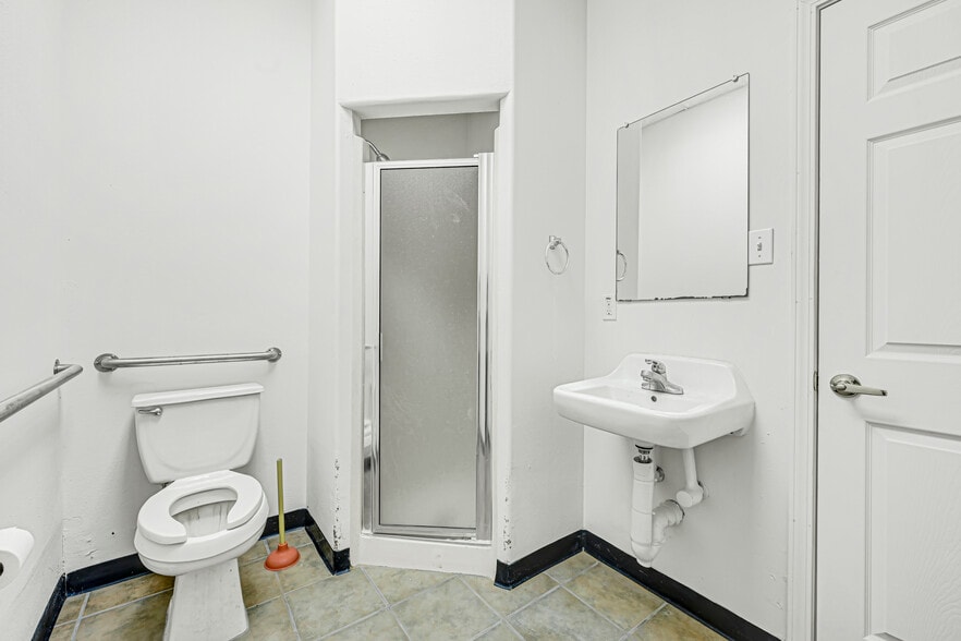 More Photos Of 5912 E FM-517, Dickinson Warehouse For Lease