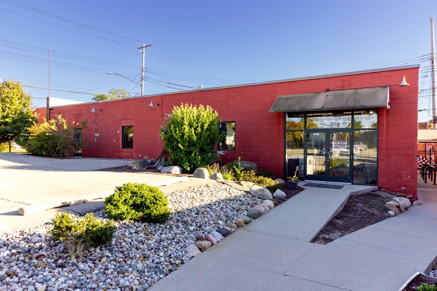 More Photos Of 1213 Center St, Lansing Medical For Sale