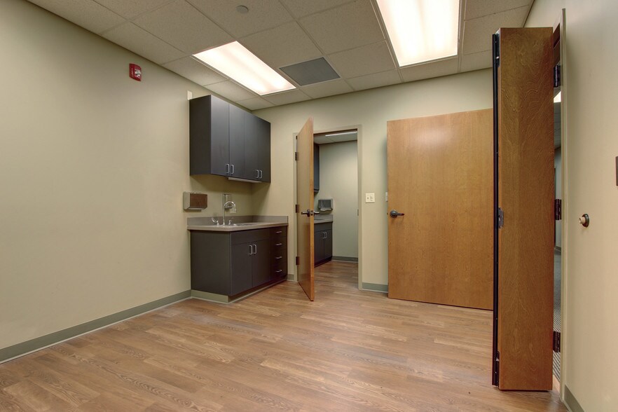 More Photos Of 9441 Huron St, Thornton Medical For Lease