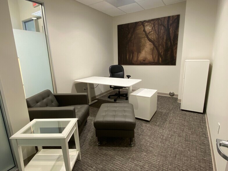 More Photos Of 16950 Via de Santa Fe, Rancho Santa Fe Office For Lease