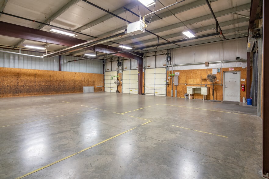 More Photos Of 2516 9th St, Great Bend Warehouse For Sale