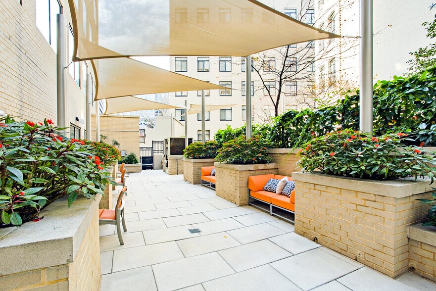 More Photos Of 1100 13th St NW, Washington Office For Lease