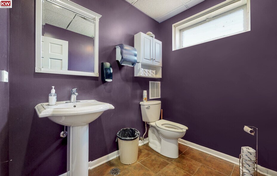 More Photos Of 707-717 N Iowa Ave, Villa Park Office For Sale