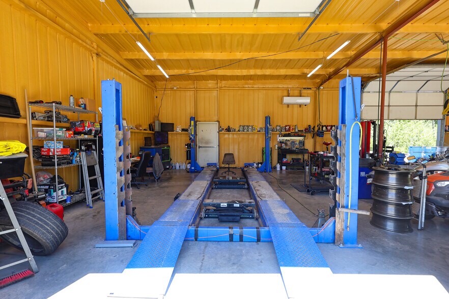 More Photos Of 101 Caney Pl, Glenwood Auto Repair For Sale