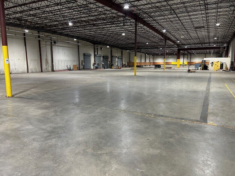 More Photos Of 412 Groves St, Lugoff Manufacturing For Lease