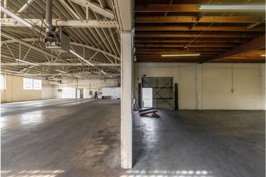 More Photos Of 3310 Leonis Blvd, Los Angeles Warehouse For Lease