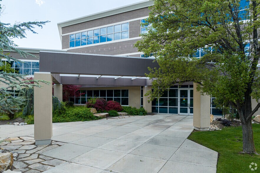 More Photos Of 382 W Park Cir, Provo Office For Lease
