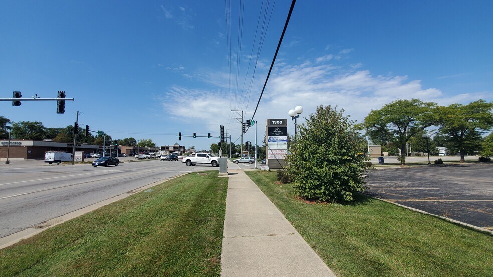 More Photos Of 1300 Irving Park Rd, Streamwood General Retail For Sale