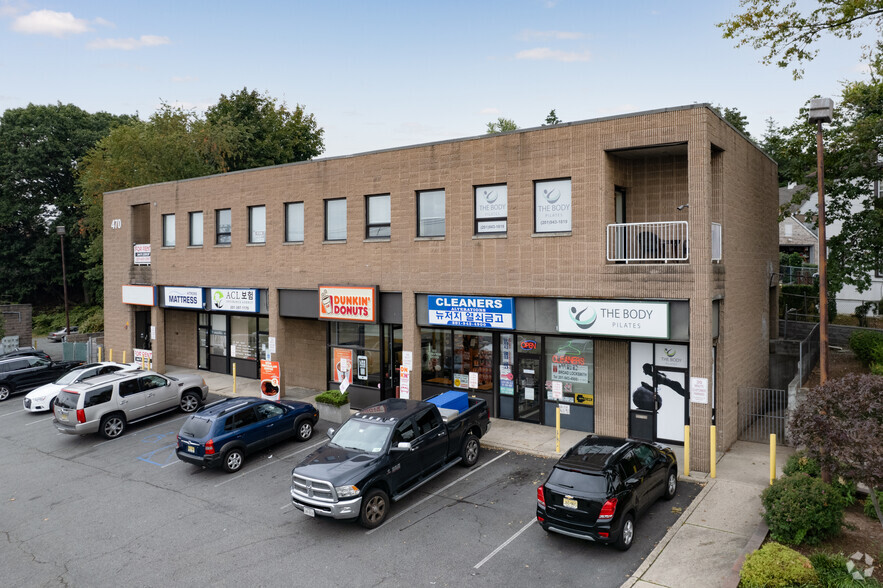 Primary Photo Of 470 Broad Ave, Ridgefield Storefront Retail Office For Lease