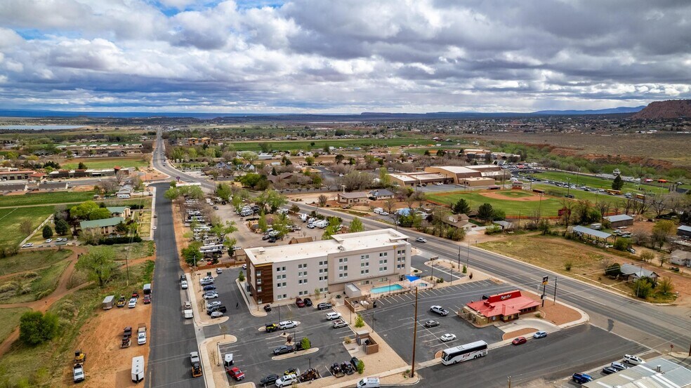 More Photos Of 465 S 100 E, Kanab Hospitality For Sale