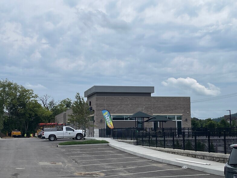 More Photos Of 0 Longpoint Way, Franklin Unknown For Lease