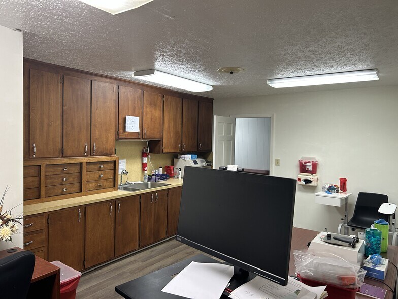 More Photos Of 1413 N Lafayette St, Shelby Medical For Sale
