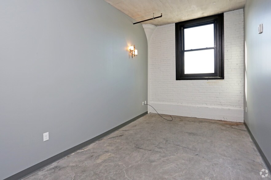 More Photos Of 511 Pershing Ave, Davenport Multifamily For Sale