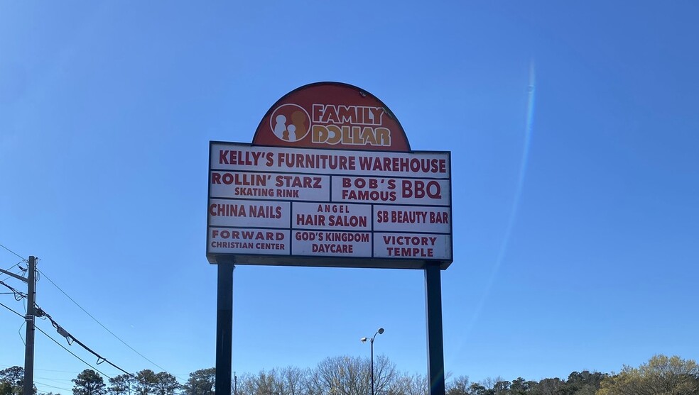 More Photos Of 10690-10696 Lem Turner Rd, Jacksonville Unknown For Lease