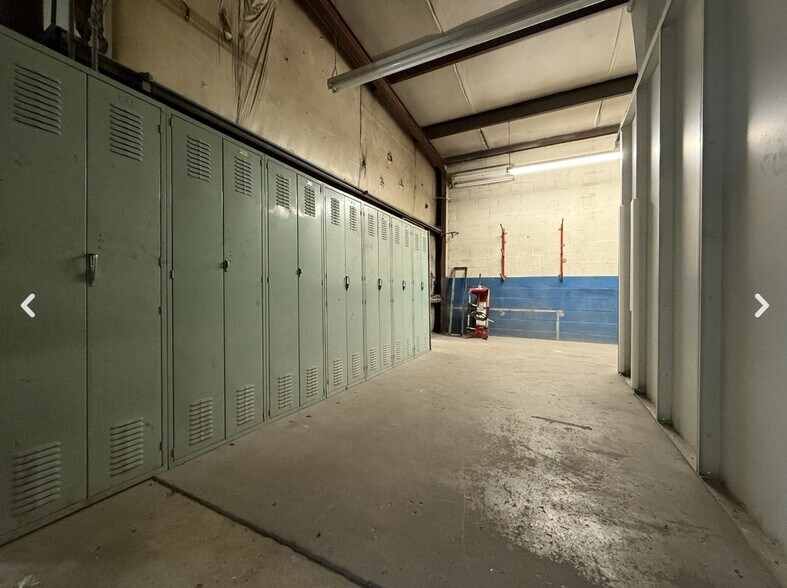More Photos Of 910 51st Ave N, Nashville Auto Repair For Sale