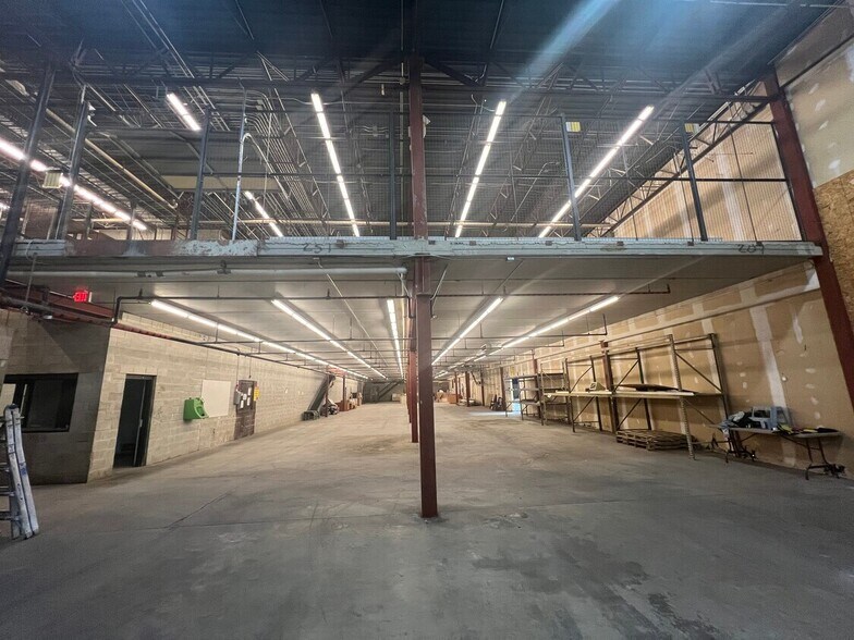 More Photos Of 615 S Monroe Ave, Mason City Warehouse For Lease