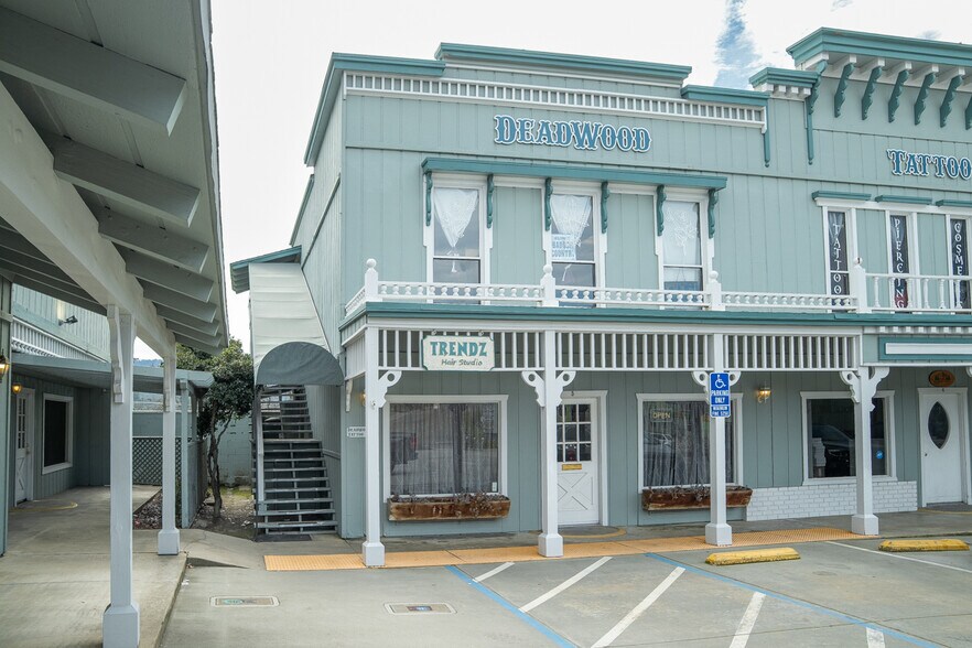 More Photos Of 40359 Highway 41, Oakhurst Freestanding For Sale