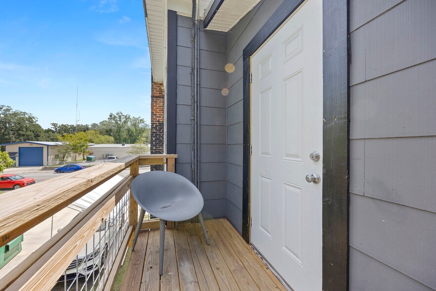 More Photos Of 125 N Main St, Hastings Restaurant For Lease