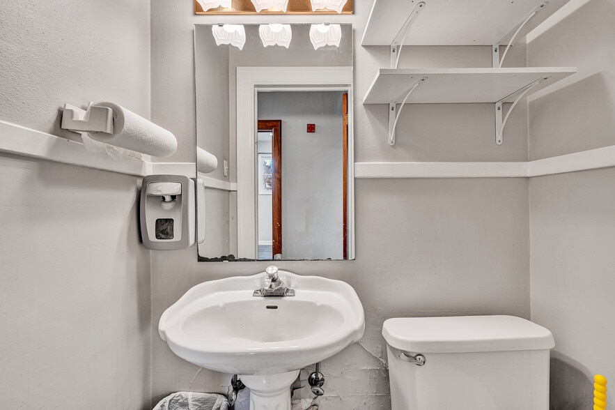 More Photos Of 5034 Williamson Rd NW, Roanoke Office For Lease