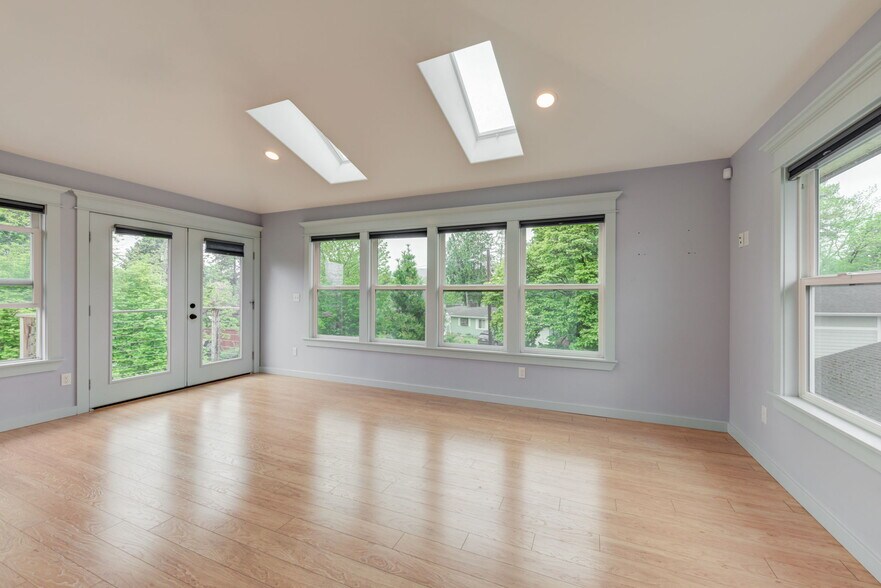 More Photos Of 654 W Main St, Monroe Office For Sale
