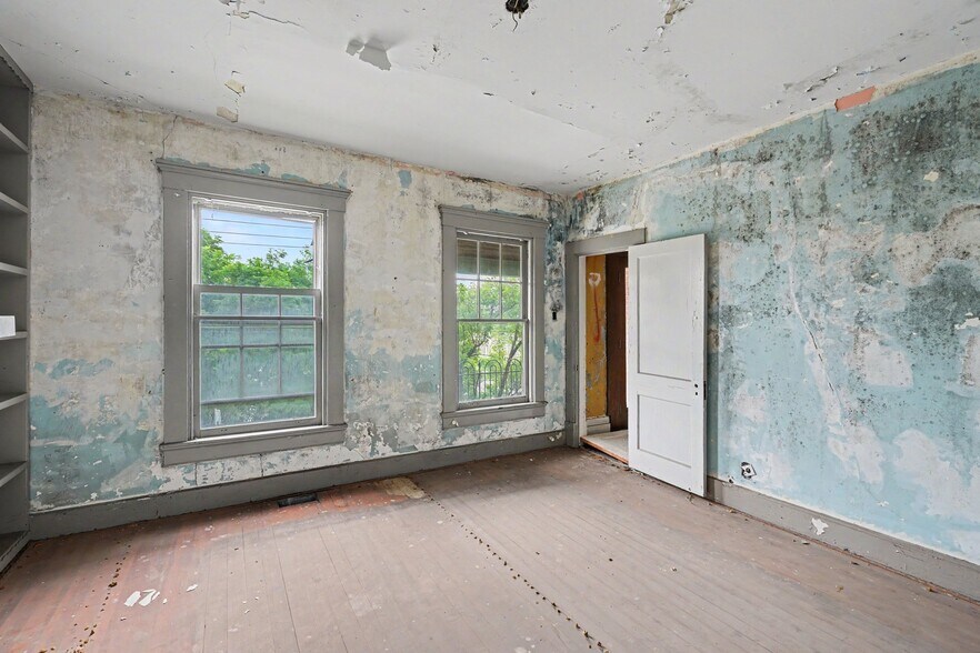 More Photos Of 831 Highway Ave, Covington Office For Sale