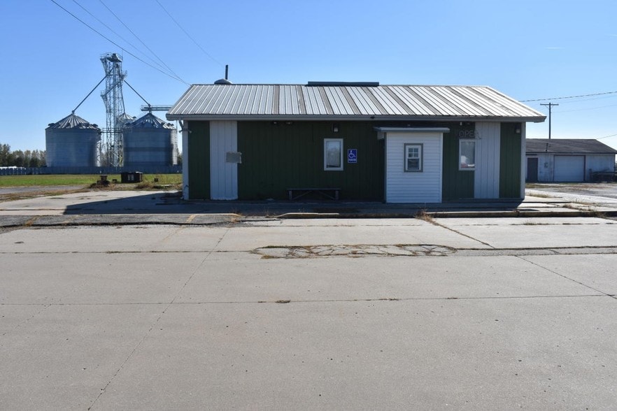 Primary Photo Of 1502 Roseport Rd, Elwood General Retail For Sale