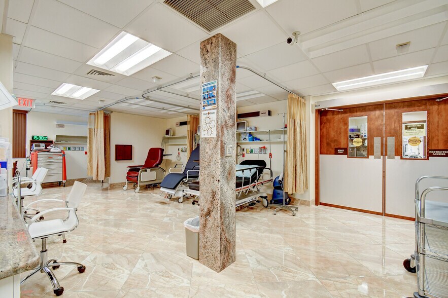 More Photos Of 2314 Seacrest Blvd, Boynton Beach Medical For Lease