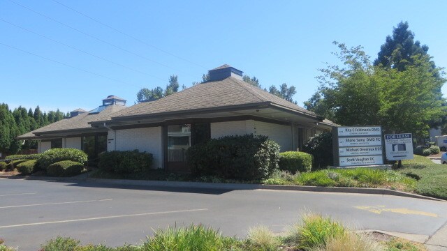 More Photos Of 2475-2479 Oakmont Way, Eugene Medical For Lease