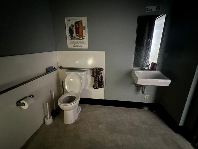 More Photos Of 3250 Monier Cir, Rancho Cordova Manufacturing For Lease