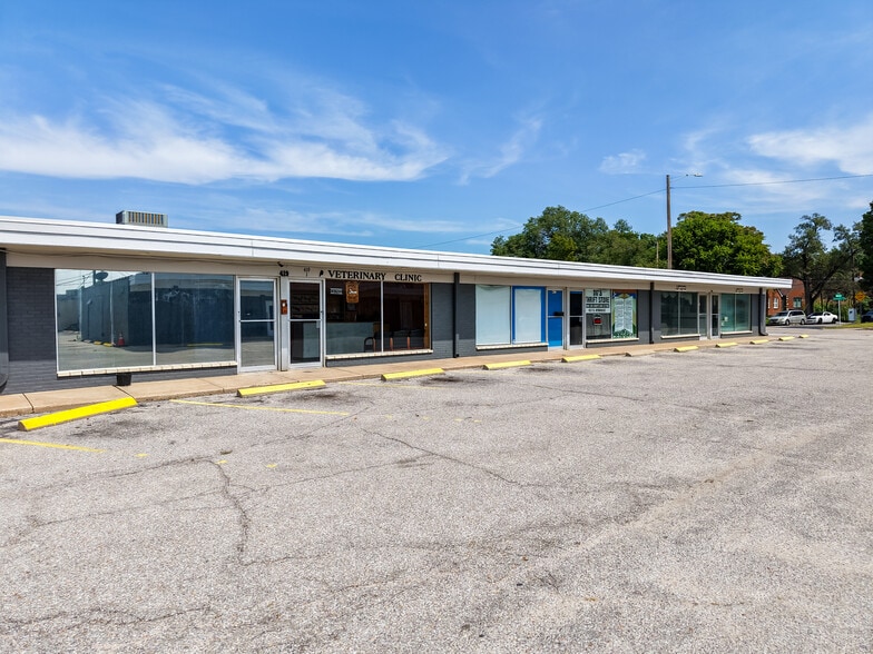 More Photos Of 415 S Hydraulic St, Wichita General Retail For Sale