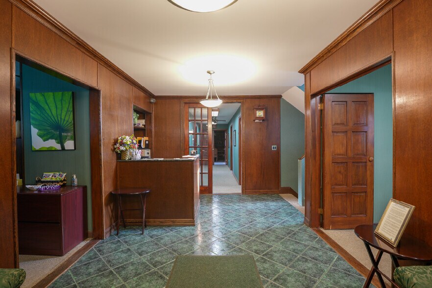 More Photos Of 21344 38th Ave, Bayside Office For Sale