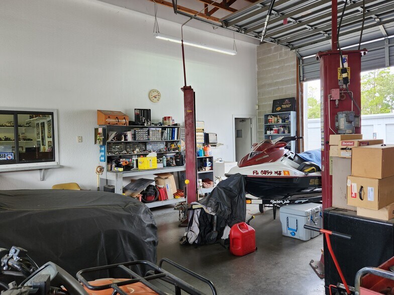 More Photos Of 8415 Cortez Blvd, Weeki Wachee Self Storage For Sale