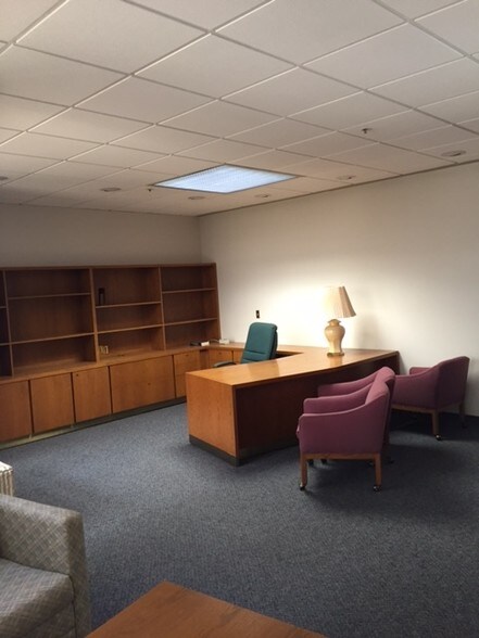 More Photos Of 501 15th St, Moline Office For Lease