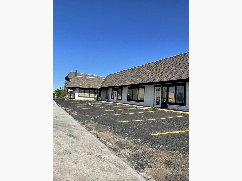 More Photos Of 3900 E Harry St, Wichita Office For Lease