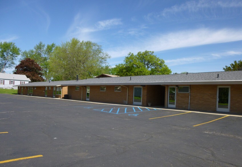 More Photos Of 721 N Macomb St, Monroe Office For Lease