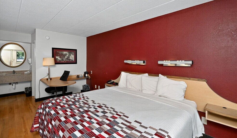 More Photos Of 2902 Cassopolis St, Elkhart Hotel For Sale