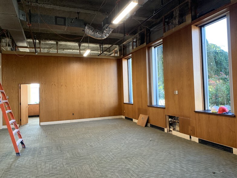More Photos Of 4 Plaza Way, Fairhaven Bank For Lease