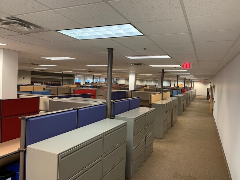 More Photos Of 600-680 Oakmont Ln, Westmont Research And Development For Lease