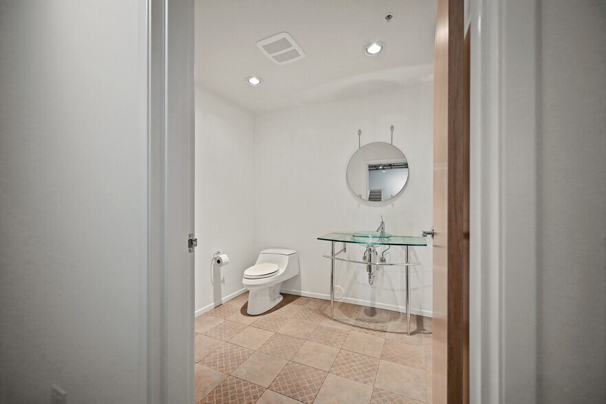 More Photos Of 1514 Abbot Kinney Blvd, Los Angeles Loft Creative Space For Lease