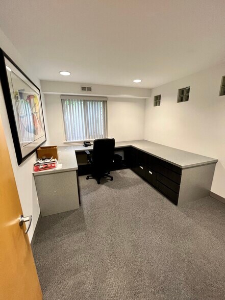 More Photos Of 2600 Gross Point Rd, Evanston Loft Creative Space For Sale