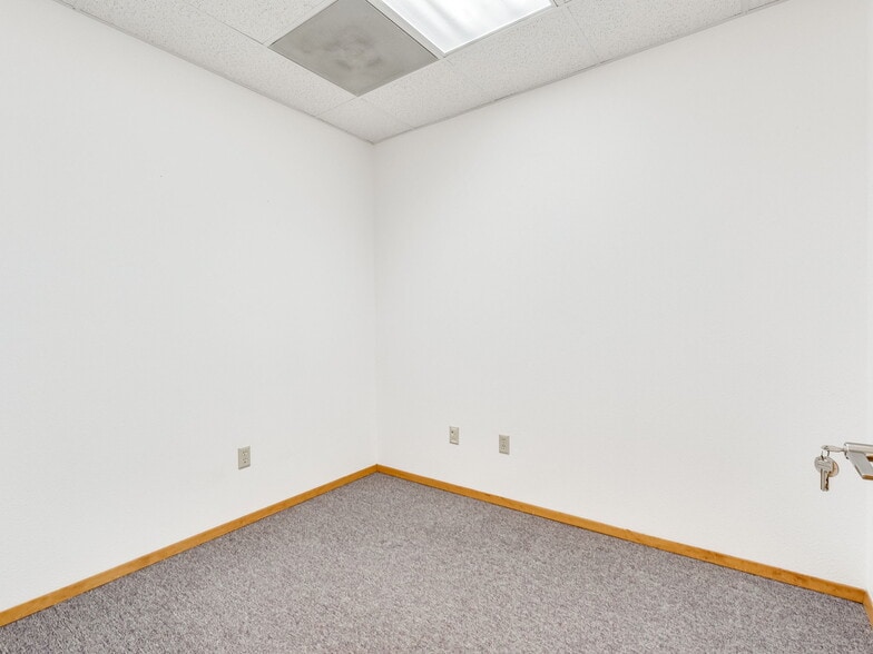 More Photos Of 2275 NE McDaniel Ln, Mcminnville Office For Lease