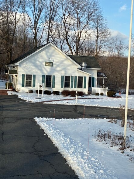 More Photos Of 1011 Hoosick Rd, Troy Storefront Retail Residential For Sale