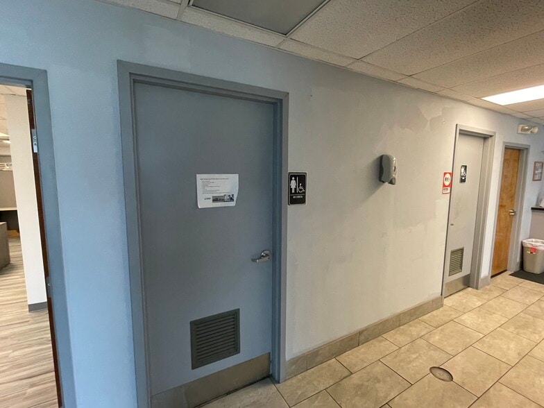 More Photos Of 2024 E Birchwood, Cudahy Truck Terminal For Lease